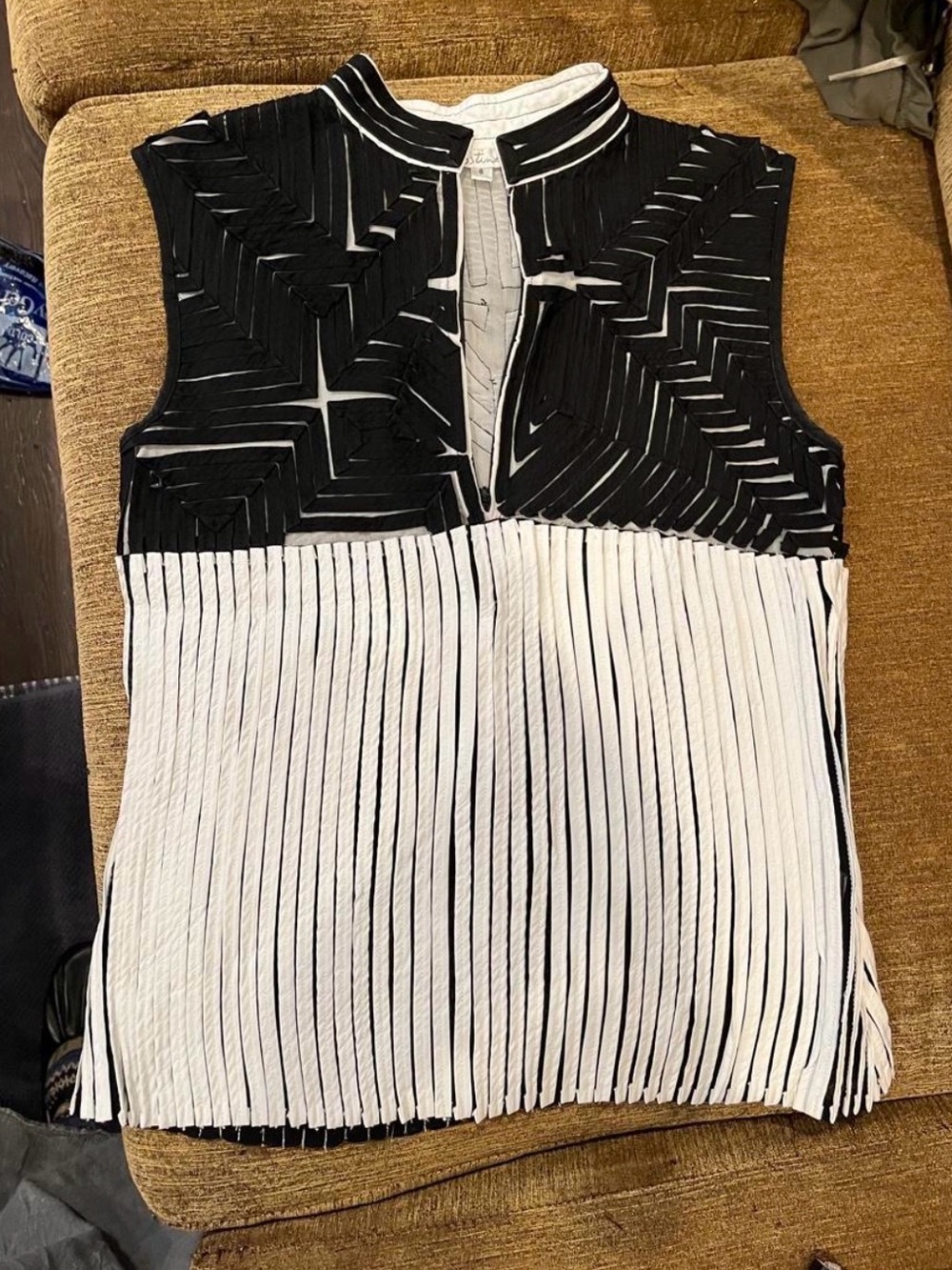 Vintage Euro Subversive Y2K Black & White Textured Sleeveless Zip Vest Tank Top